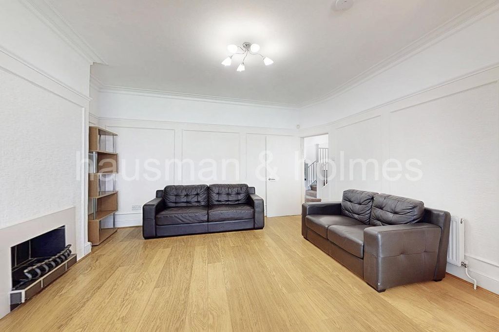 Property photo 3 of 26 W07.Jpg