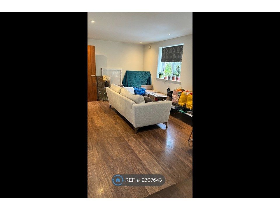 Property photo 3 of 7 Living Room