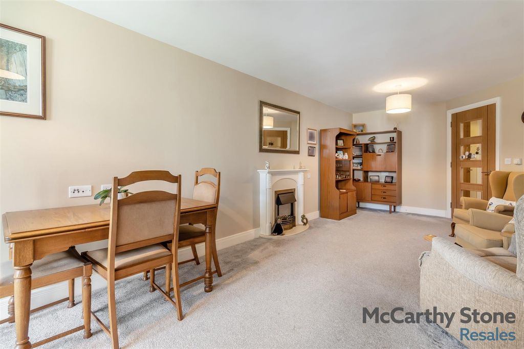 Property photo 3 of 19 8664957-Interior04.Jpg