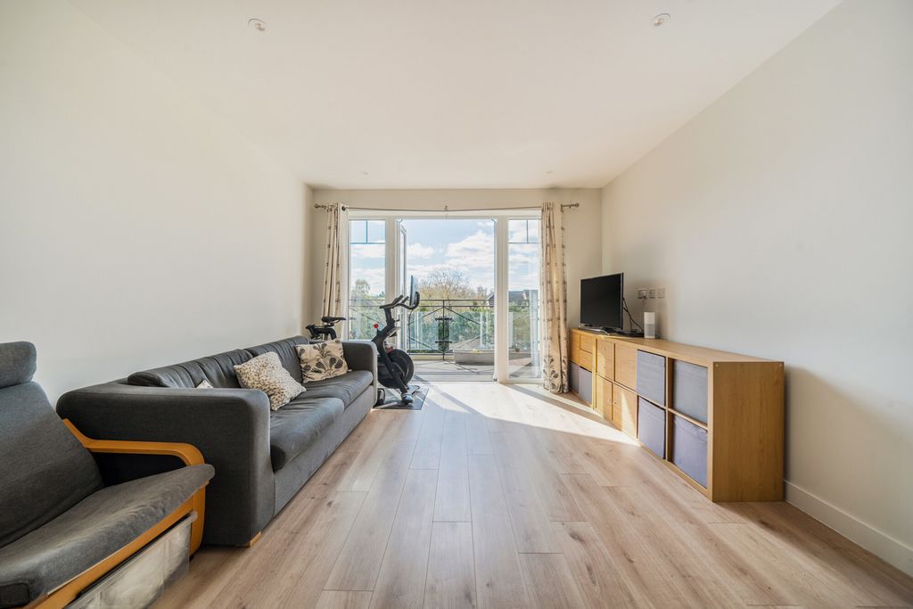 Property photo 2 of 26 1438740-10-69Ceae...