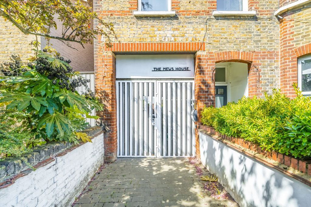 Property photo 1 of 9