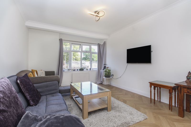 Property photo 3 of 24 Lounge