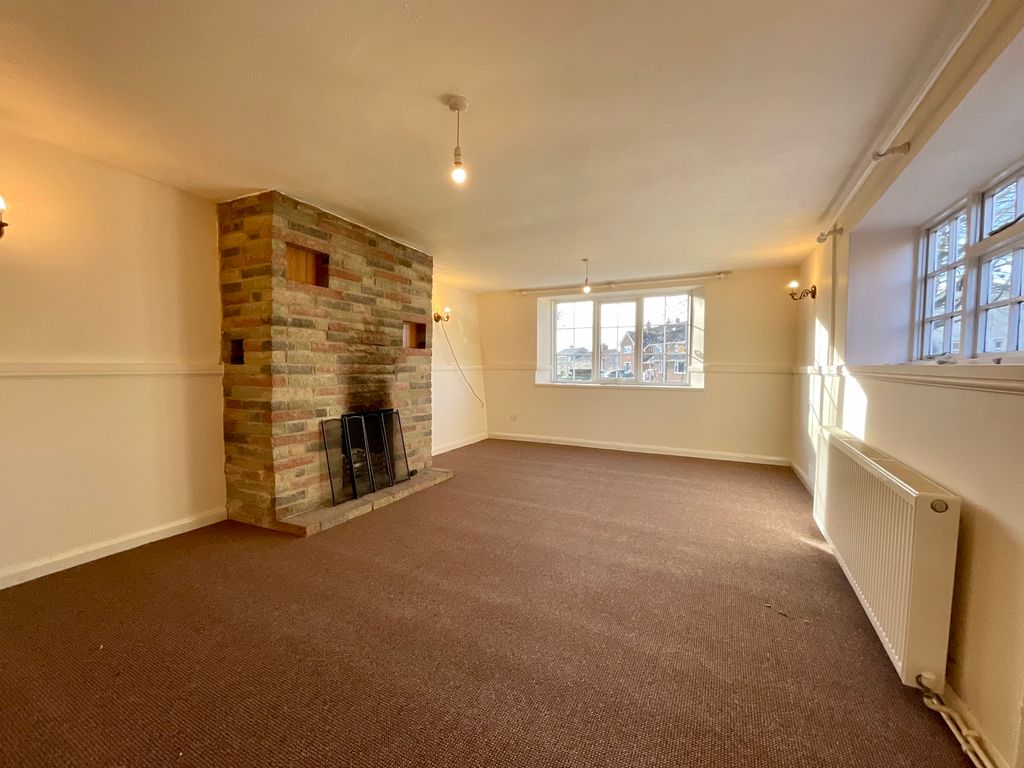 Property photo 3 of 12 (6)