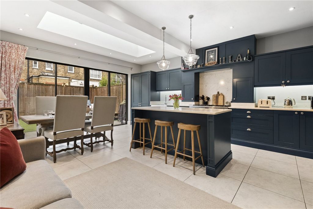 Property photo 1 of 17 Picture No. 23