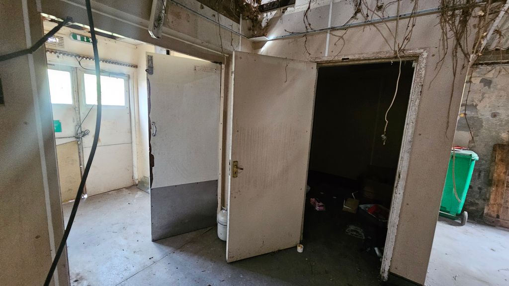 Property photo 3 of 5 Back Interior