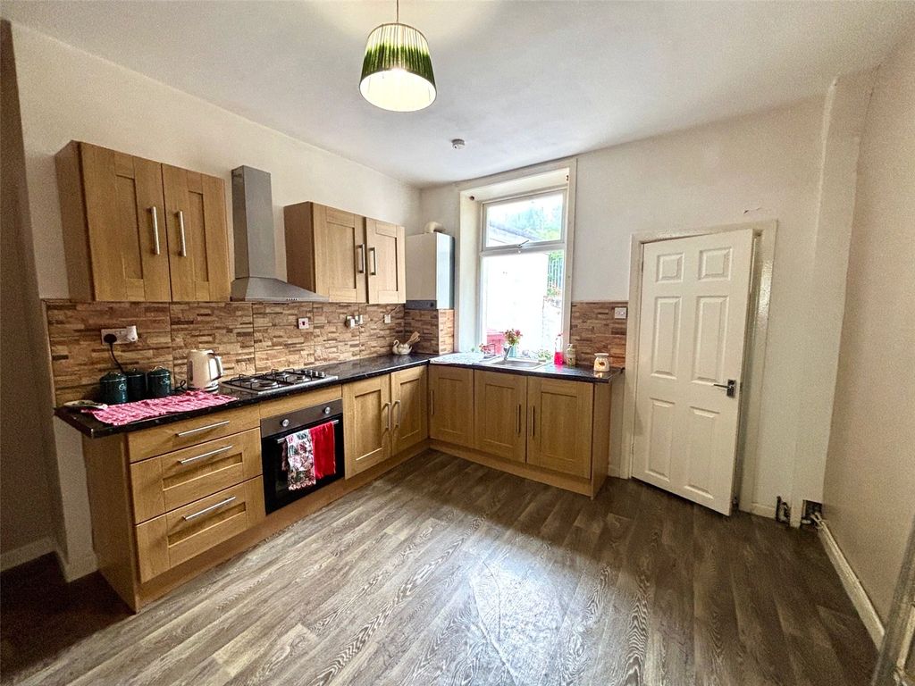 Property photo 2 of 13 Picture No. 12