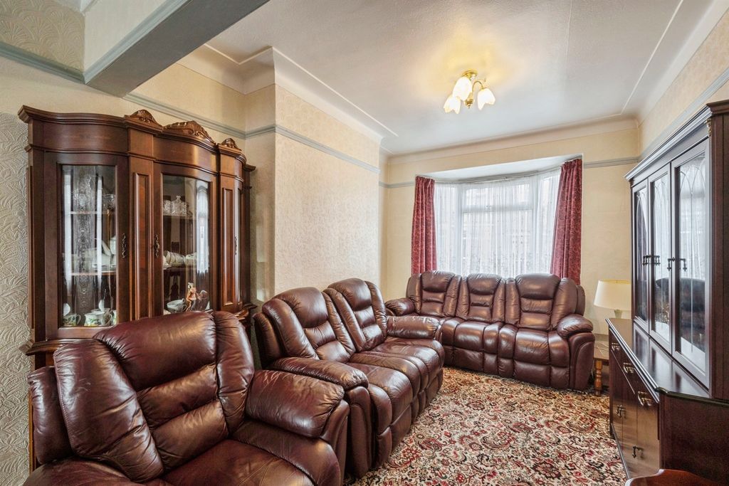 Property photo 3 of 14