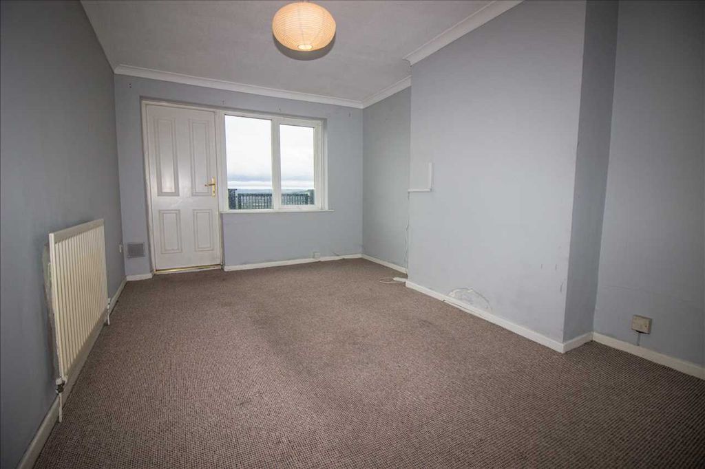Property photo 2 of 8 Lounge
