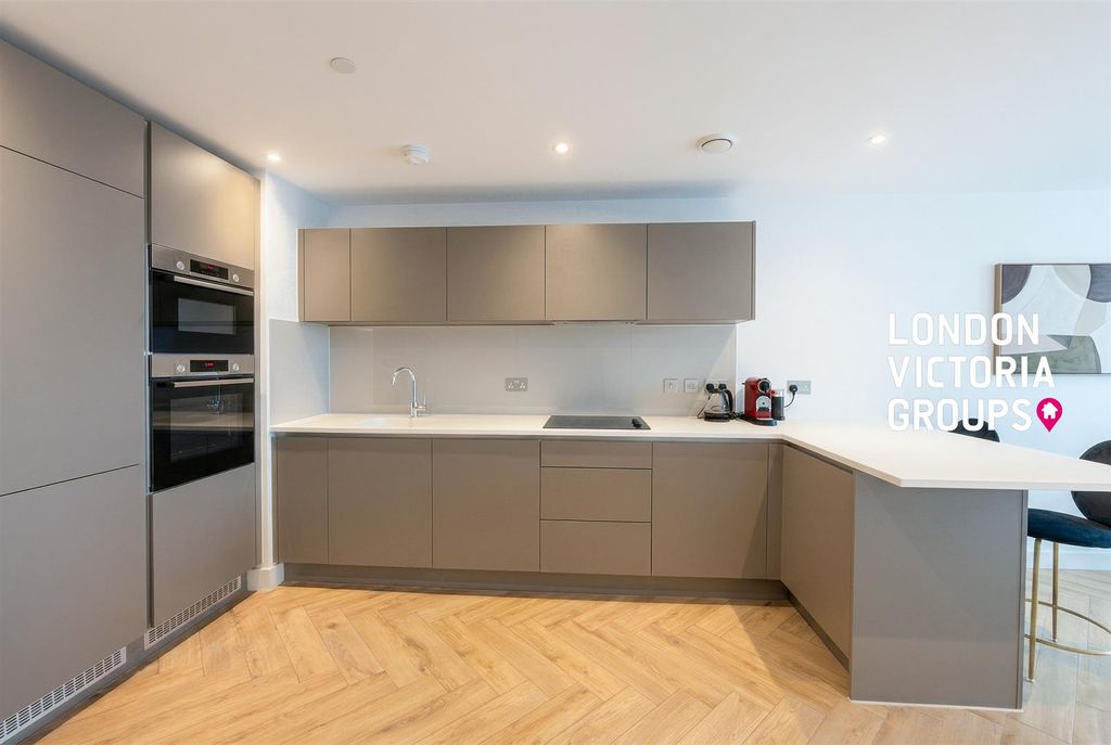 Property photo 3 of 16 1-7721.Jpg