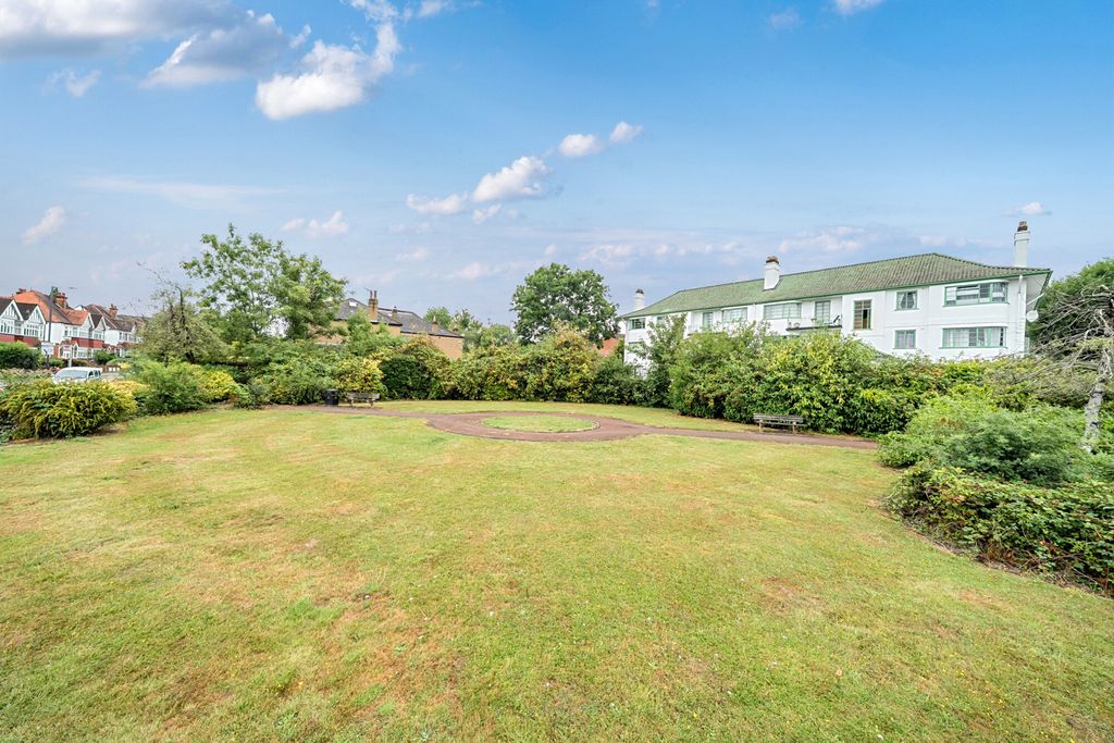 Property photo 1 of 10 1332353-1-688B332...