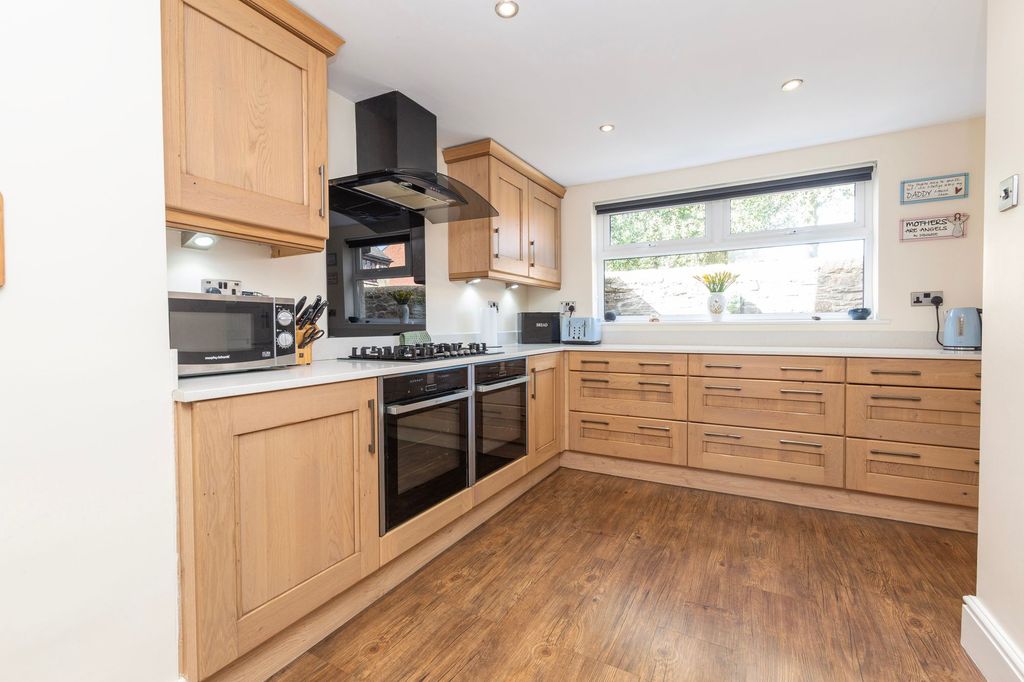 Property photo 3 of 29