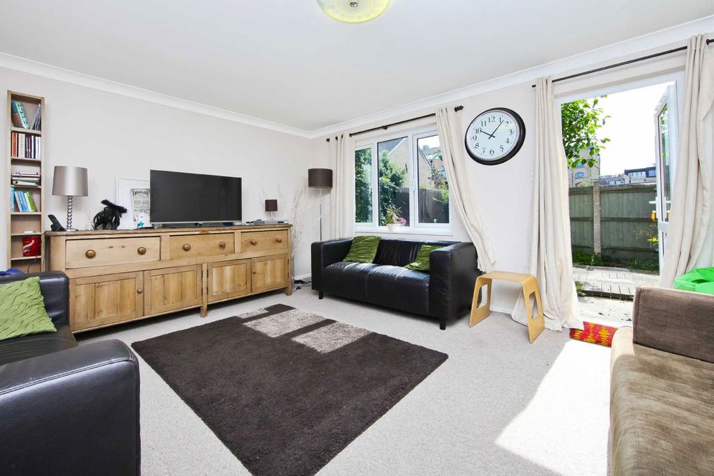 Property photo 2 of 7