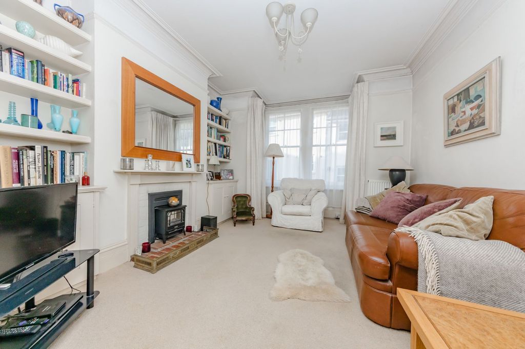 Property photo 2 of 19