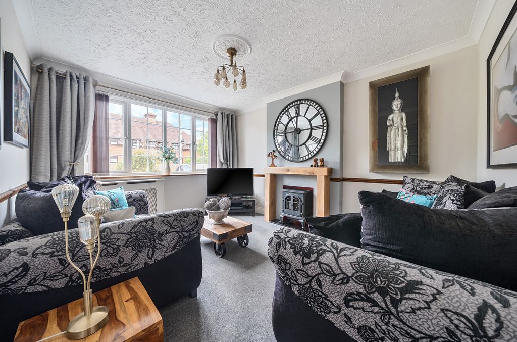 Property photo 3 of 16 1324388-43-687F69...