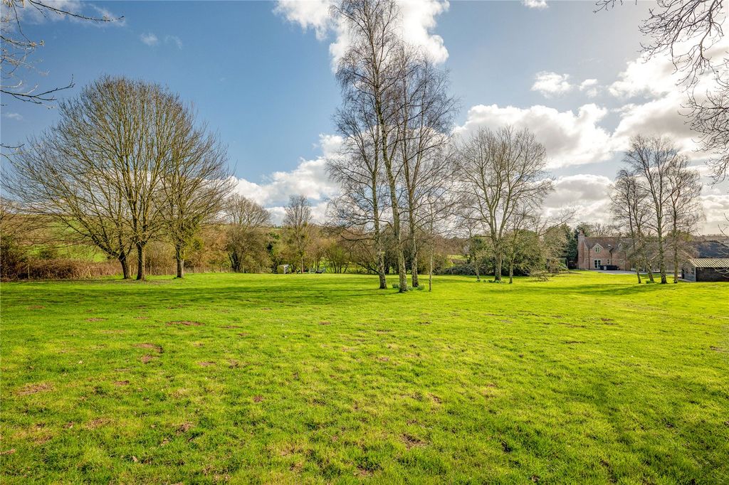 Property photo 3 of 20 Garage