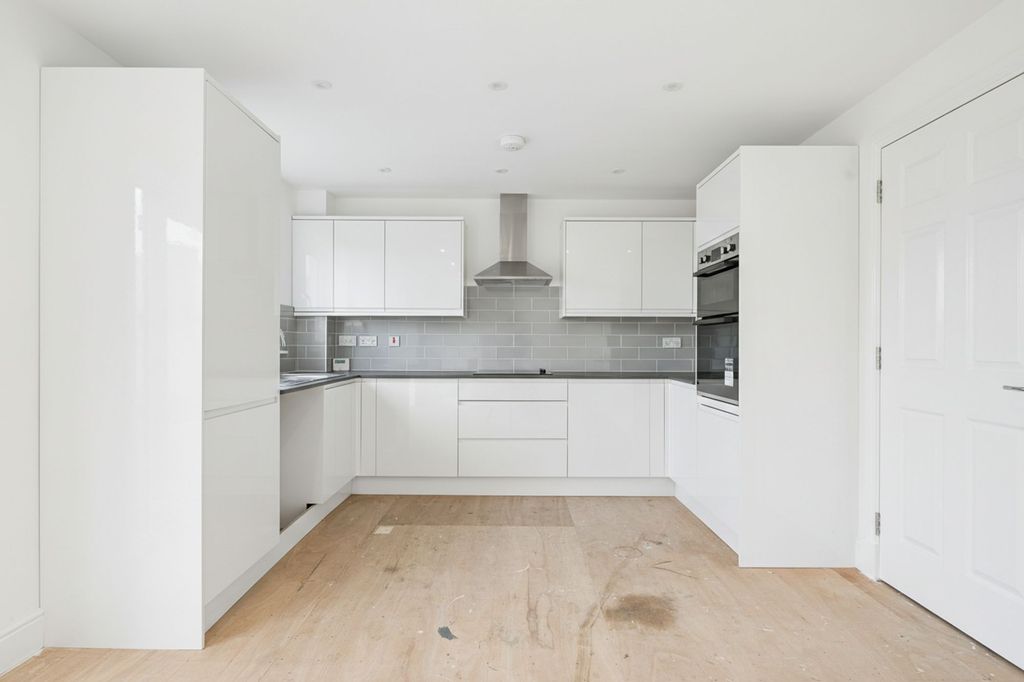 Property photo 3 of 35 Kitchen/ Dining Area