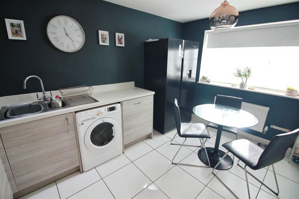 Property photo 3 of 14 Kitchen/Diner