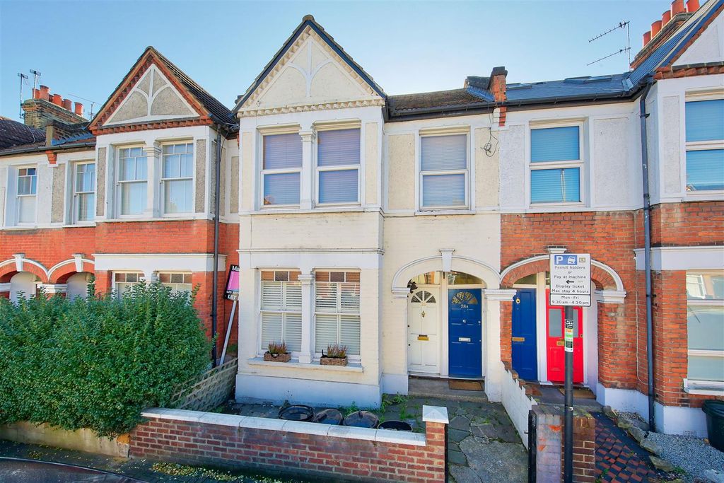 Property photo 1 of 8 28_Penwith_Road_Image4_14674_4.Jpg