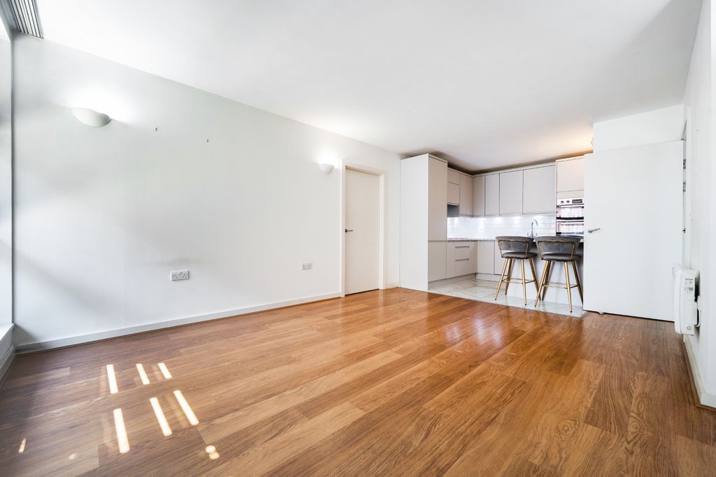 Property photo 2 of 15 5293454