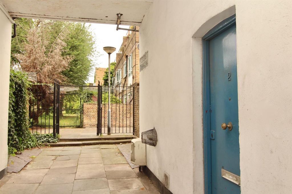 Property photo 3 of 14 Cutlers Terrace, N1