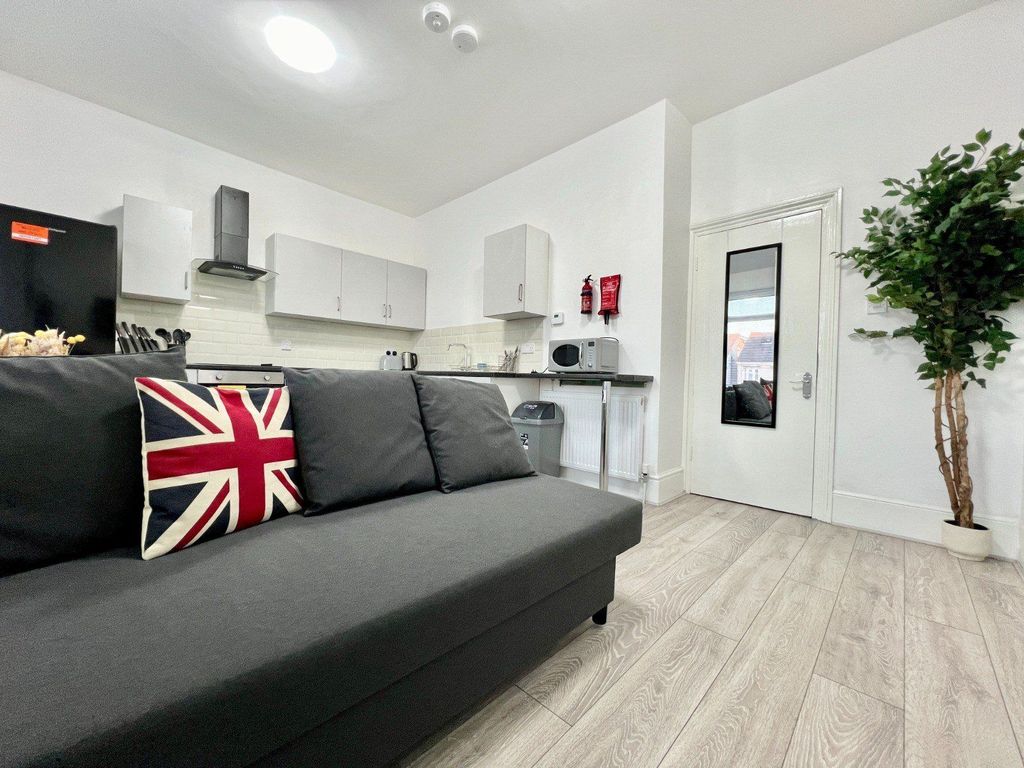 Property photo 3 of 12 Gallery