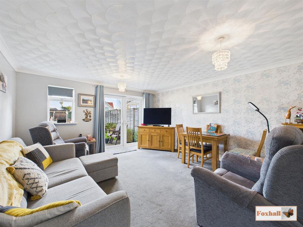 Property photo 2 of 13 Lounge / Diner