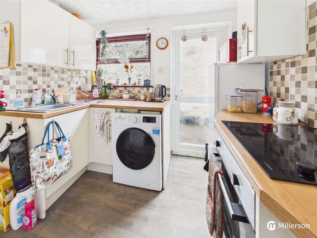 Property photo 3 of 10 Cam05092G0-Pr0112-Still006.Jpg