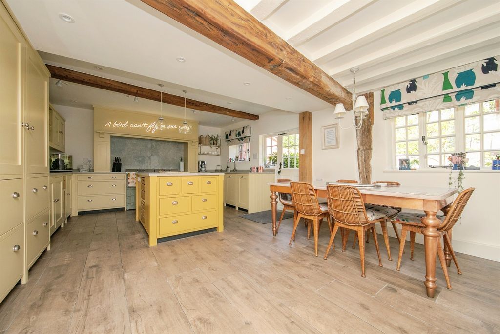 Property photo 2 of 17 Kitchen / Breakfast Room