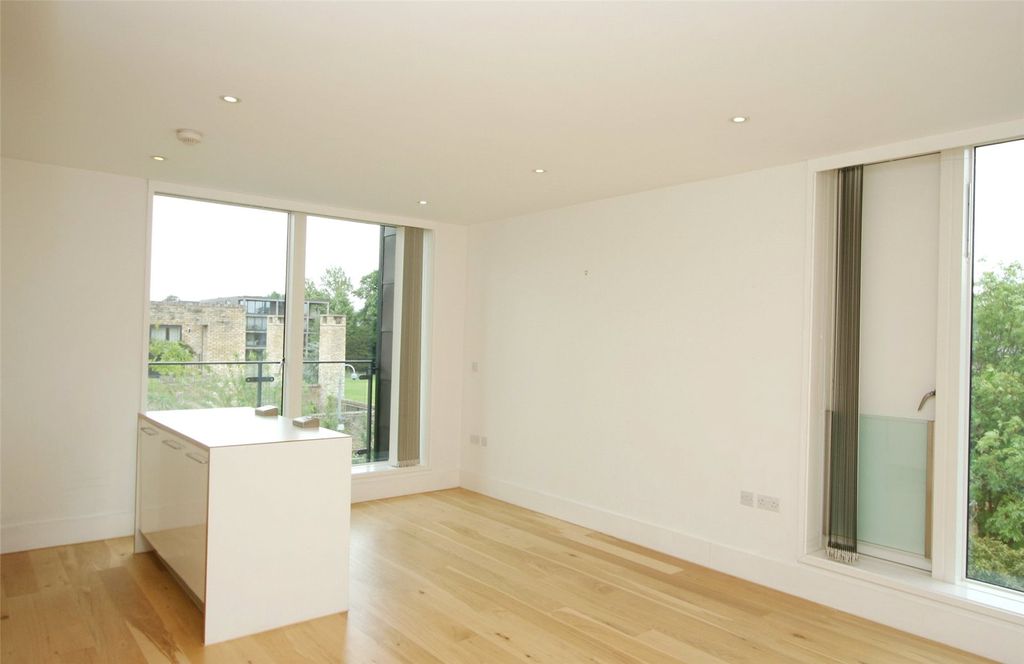 Property photo 3 of 6 Picture No. 12