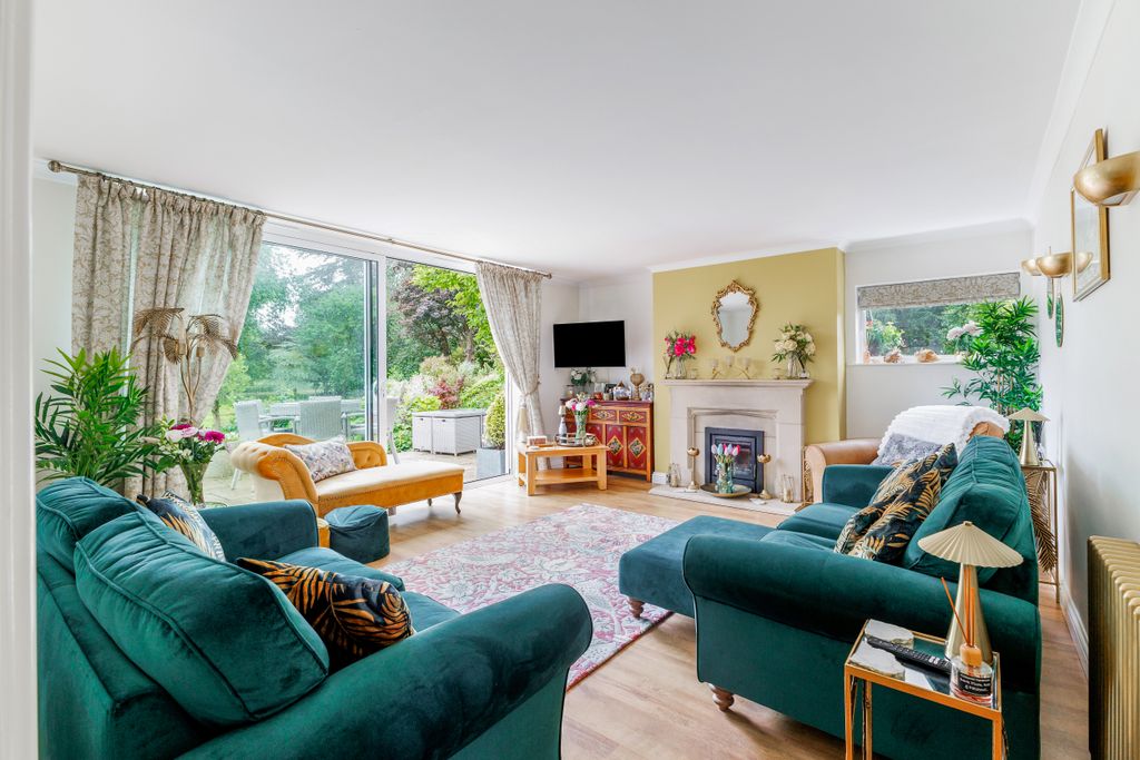 Property photo 2 of 28