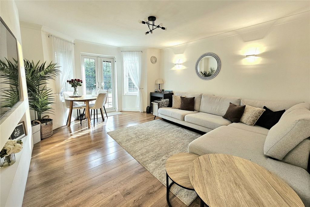 Property photo 2 of 8 Picture No. 11