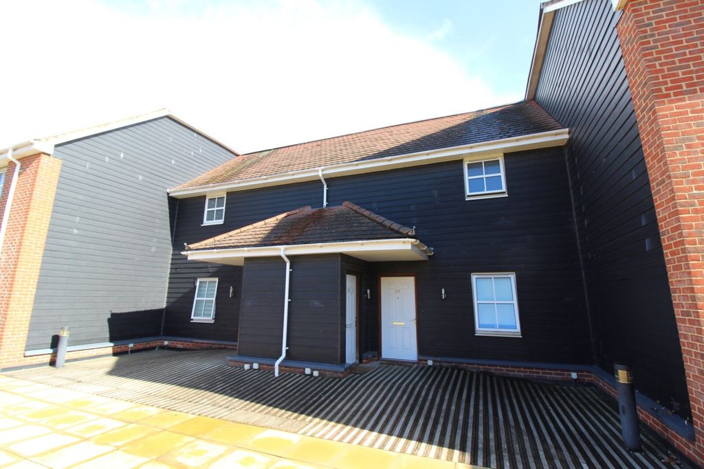 Property photo 1 of 9 Exterior