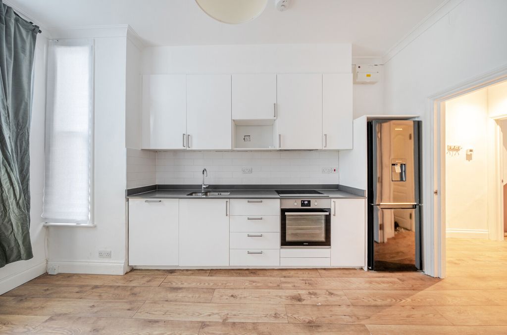 Property photo 3 of 17 1393314-11-693Ff9...