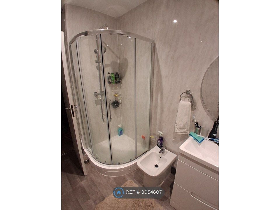 Property photo 2 of 4 Shower Room