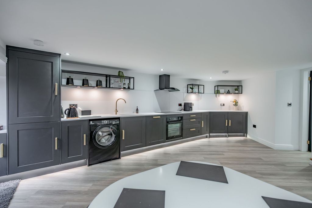 Property photo 3 of 22 Kitchen