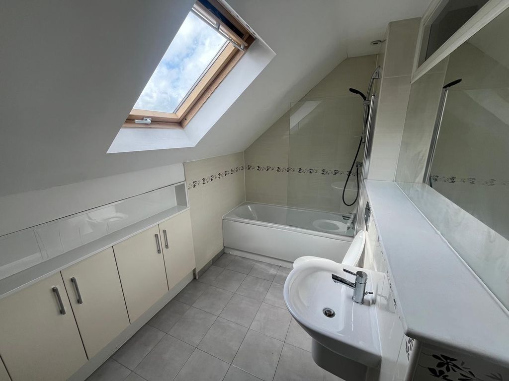 Property photo 3 of 11 Photo