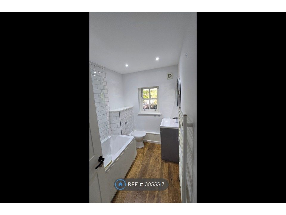 Property photo 2 of 9 Bathroom