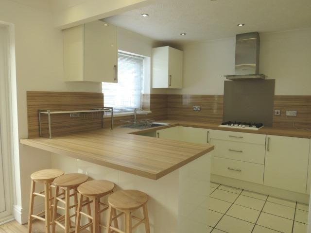 Property photo 2 of 10 Kitchen