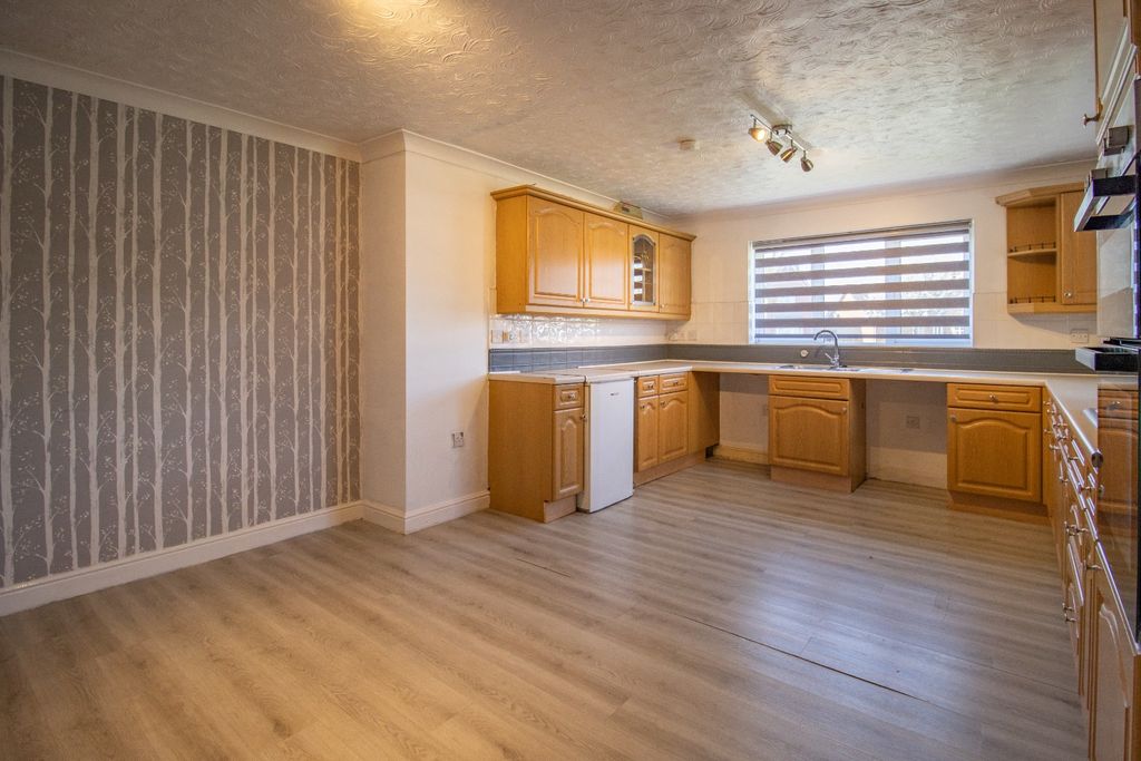 Property photo 2 of 19 5009553