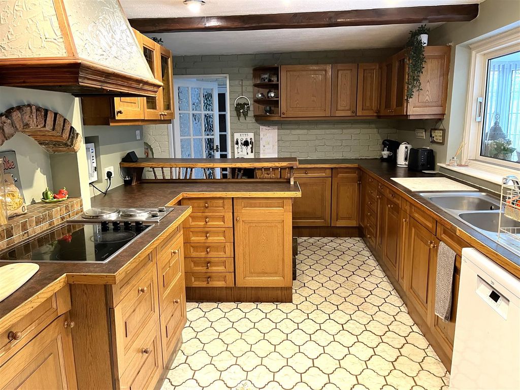 Property photo 2 of 26 20250919_145508868_Ios.Jpg