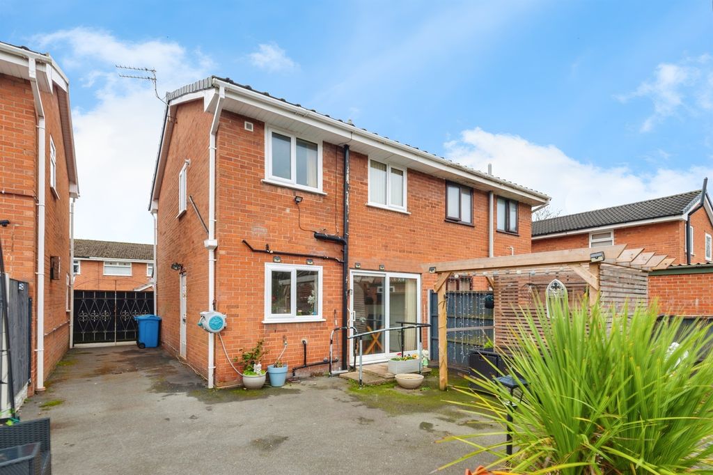 Property photo 2 of 20