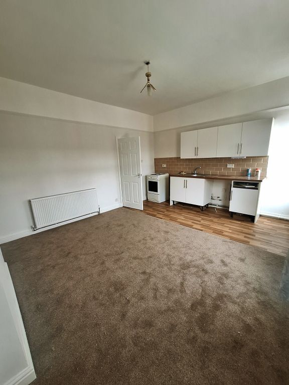 Property photo 1 of 6 Wakefield, 1 Bed Apartment To Let