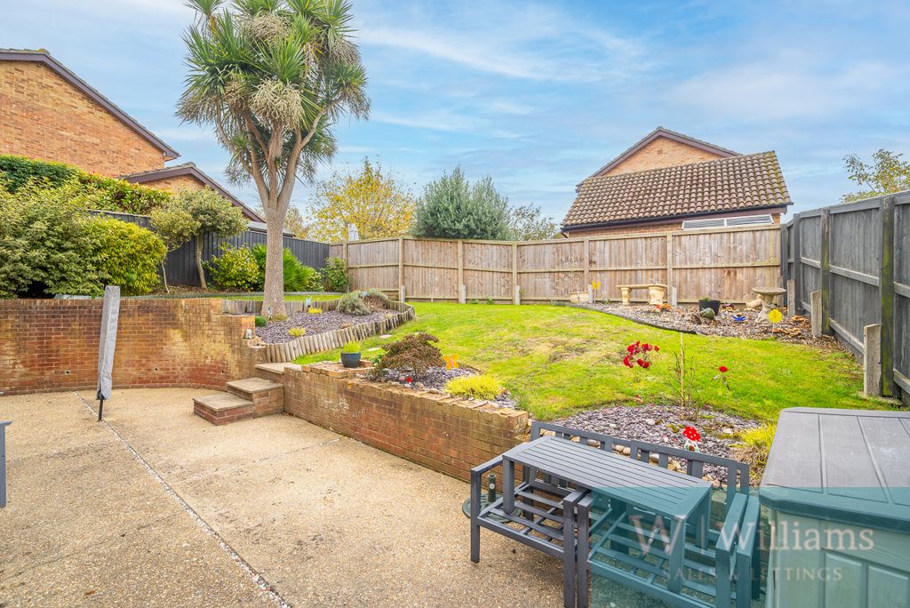 Property photo 2 of 24 Garden