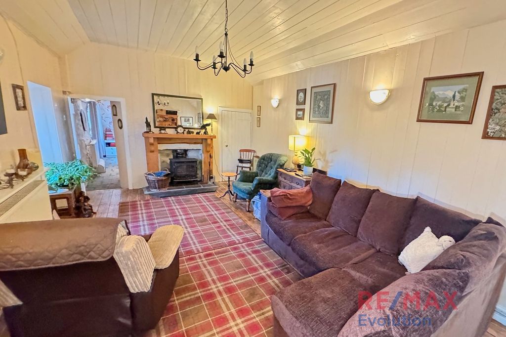 Property photo 3 of 29 Lounge