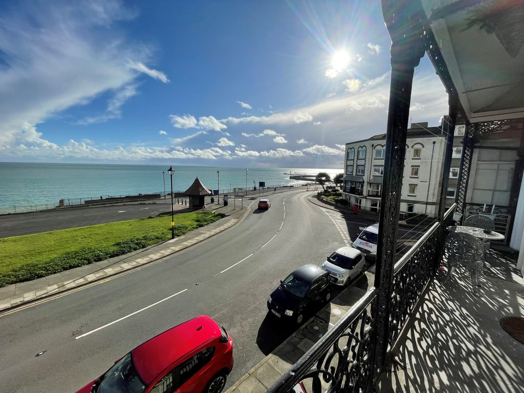 Property photo 2 of 8