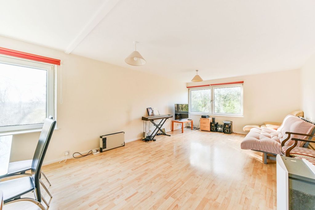 Property photo 2 of 9