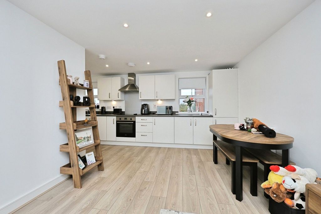 Property photo 3 of 9 Pbox-Img.Jpg