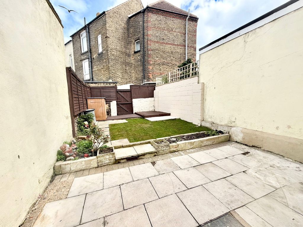 Property photo 3 of 18