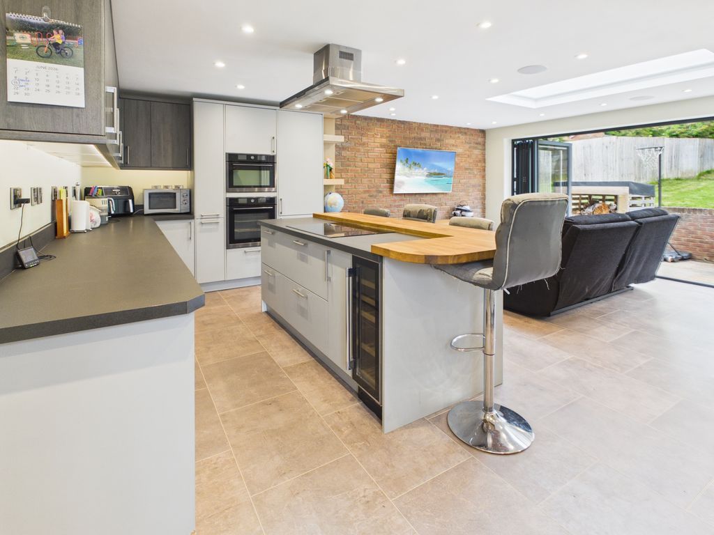 Property photo 1 of 19 Kitchen