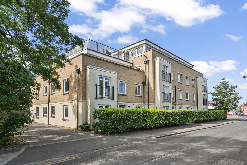Property photo 1 of 33 19 Hippisley Court Worton Rd, Isleworth Tw7 6Ds-1.